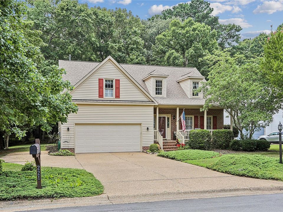 1st image of 221 Charleston Pl
