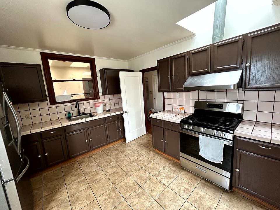 1st image of 2059 Thomas Ave
