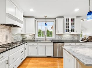 14 Longbrook Dr, Cumberland, RI 02864