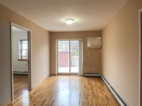 4th image of 2842 29th St APT 1R