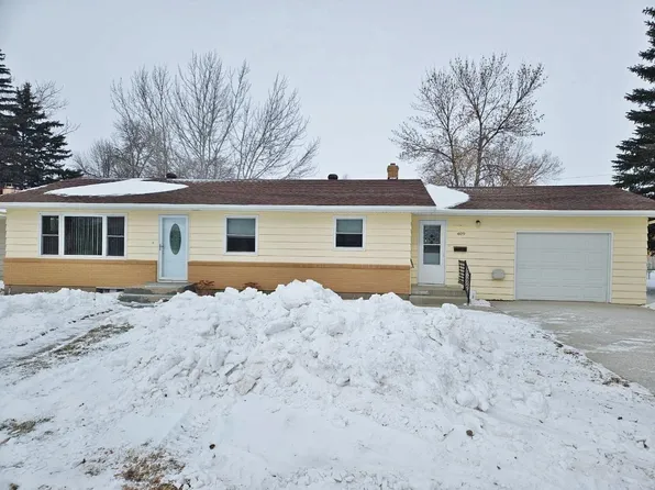 409 4th St SE, Rugby, ND 58368