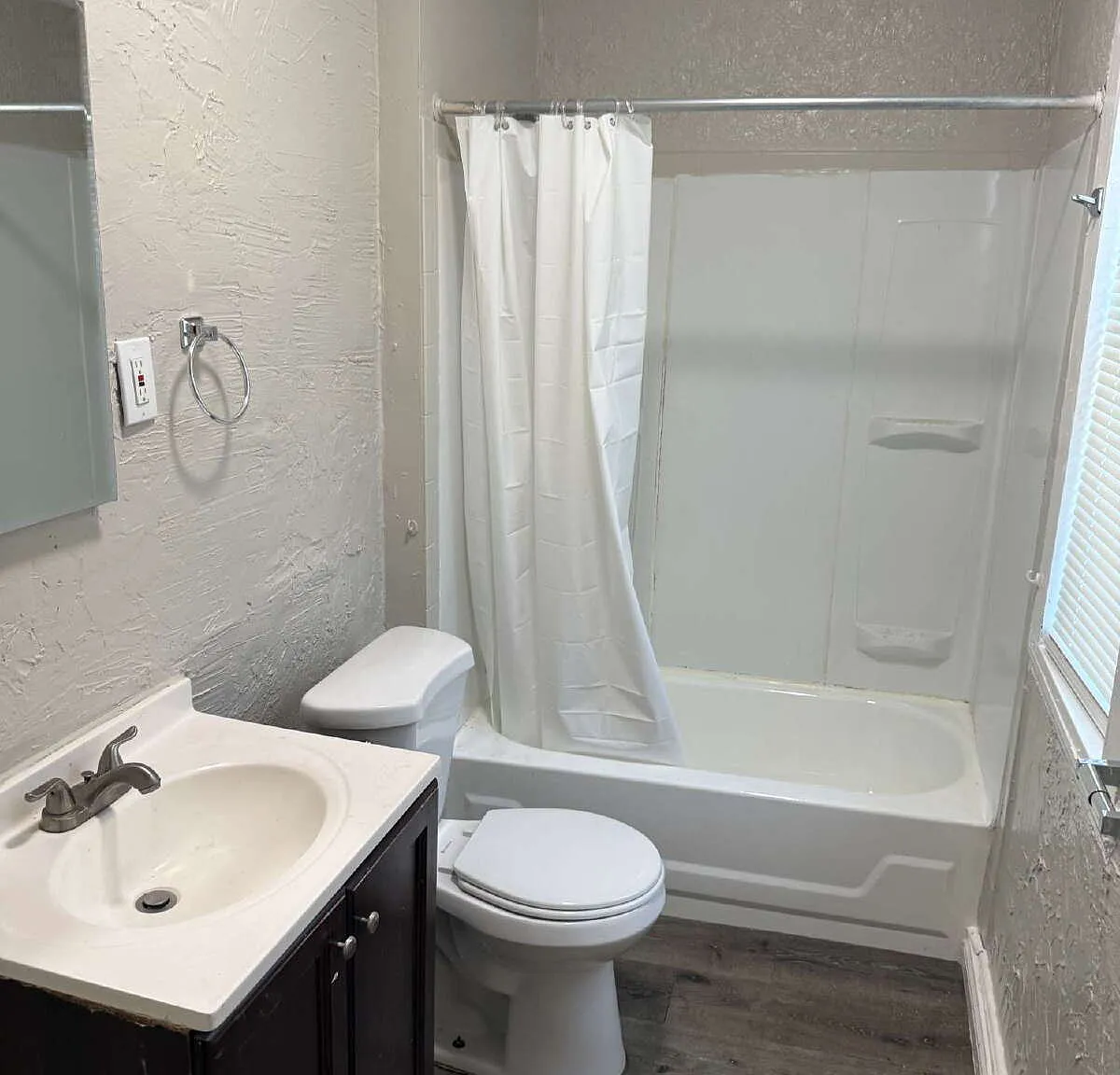 1 bed, 1.0 bath, $850 — Photo 4