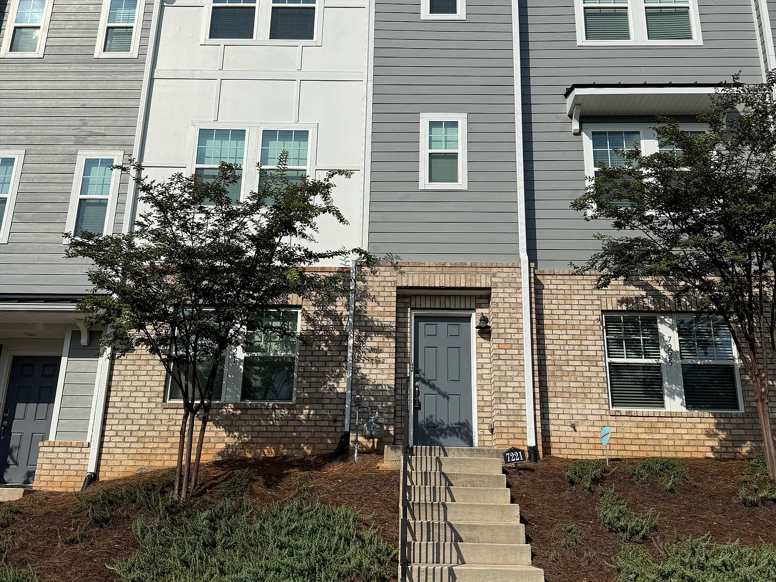 4 bed, 3.5 bath, 2058 sqft, $2,500 — Photo 1