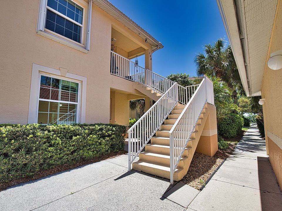 1st image of 302 Casa Del Lago Way