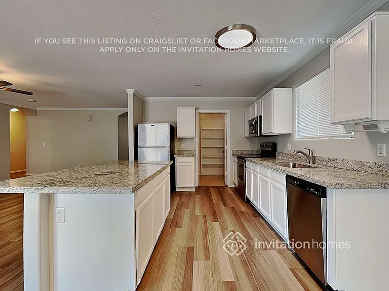 6862 W Townley Ave — Photo 9