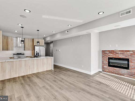 2nd image of 1617 Brown St #10