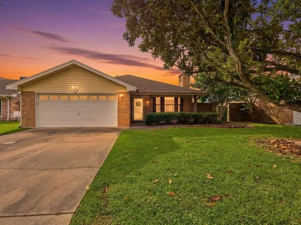338 Castle Dr, Port Neches, TX 77651