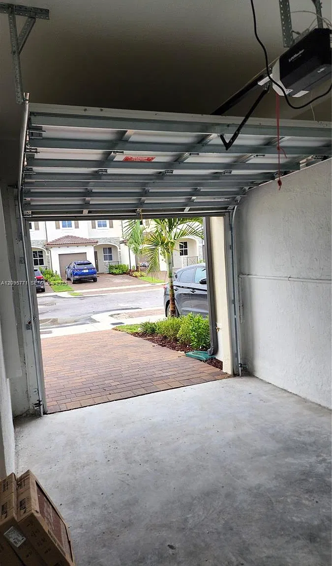3 bed, 2.5 bath, 1898 sqft, $2,650 — Photo 4