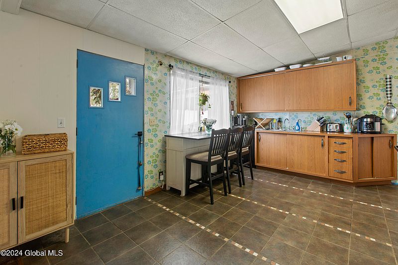 4th image of 102 Essex Street