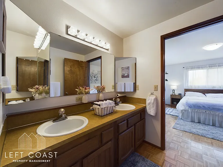890 SW 7th St — Photo 52