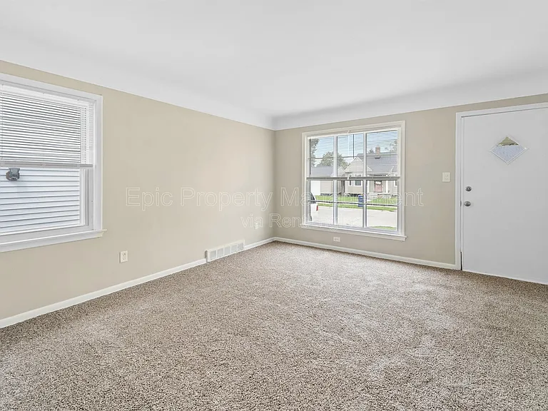 2121 Euclid St — Photo 7