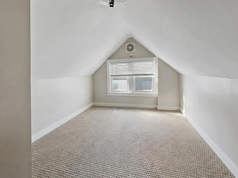 1039 Rees Ave — Photo 31