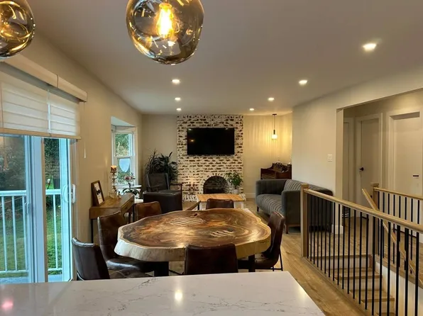 20801 Stoney Ave, Maple Ridge, BC V2X 7T2