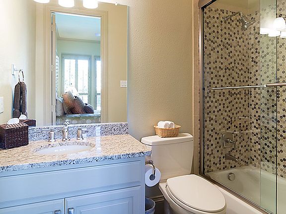 5th image of 3217 Langley Dr