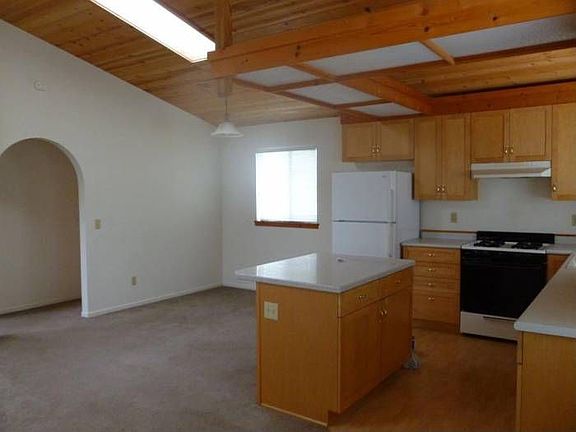 Kitchen & dining area