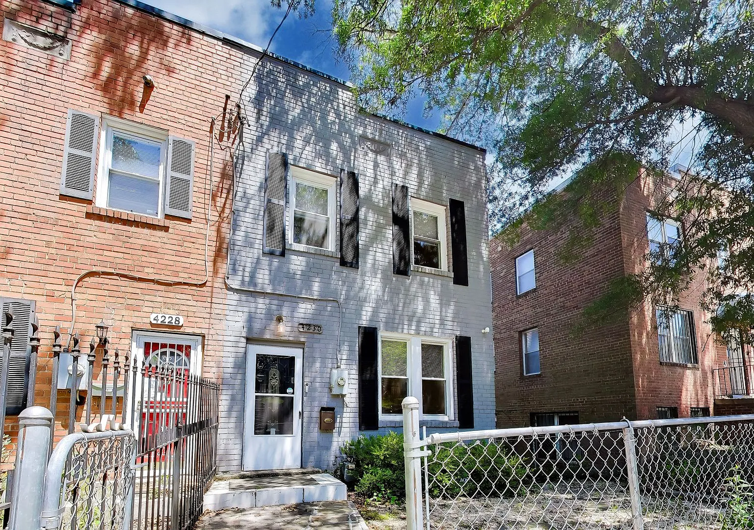 Beautiful- 3Bed/2Bath Townhome! — Photo 1