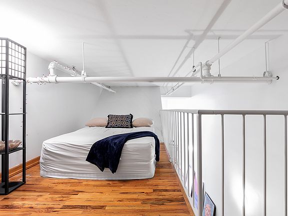4th image of 15 Greene St Floor 2S