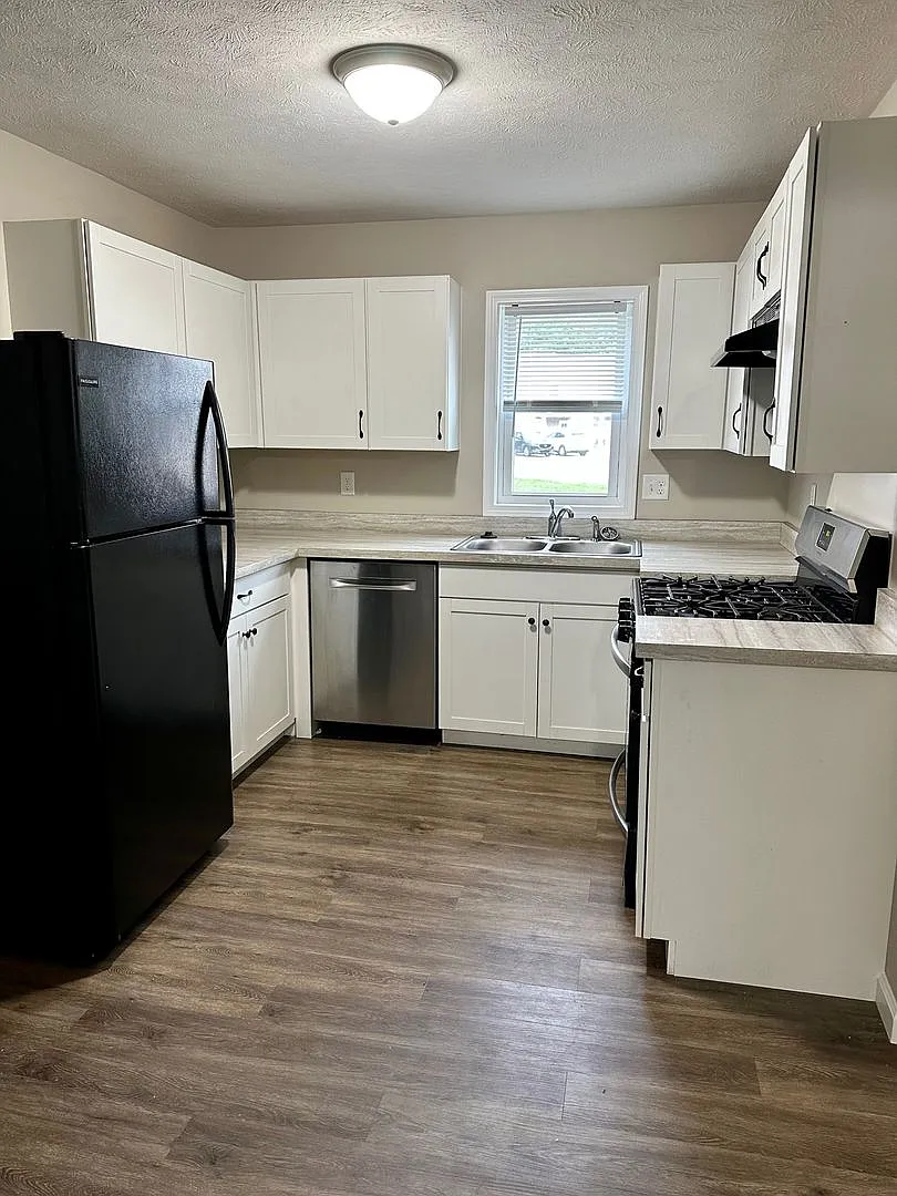 625 Simpson Avenue — Photo 3
