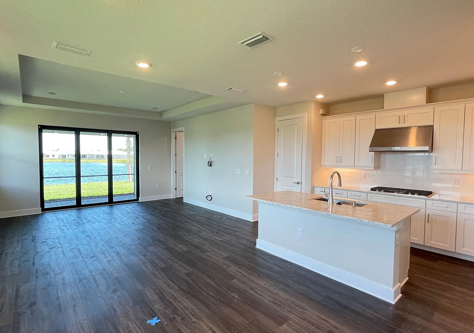 Unfurnished Annual Rental Available — Photo 4