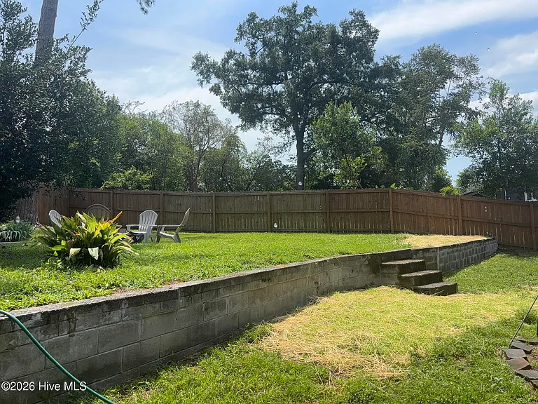 539 Martin Ln — Photo 20