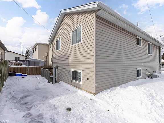 2nd image of 138 Carlton St