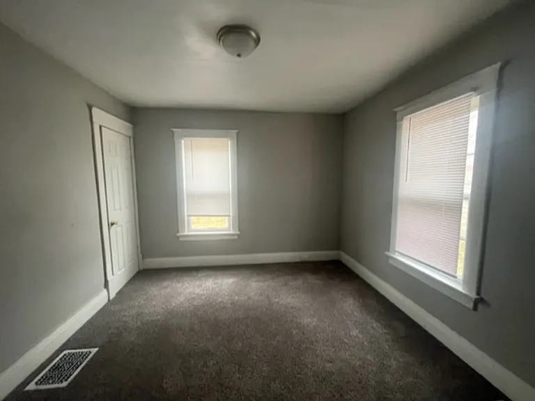 530 Warren St — Photo 2