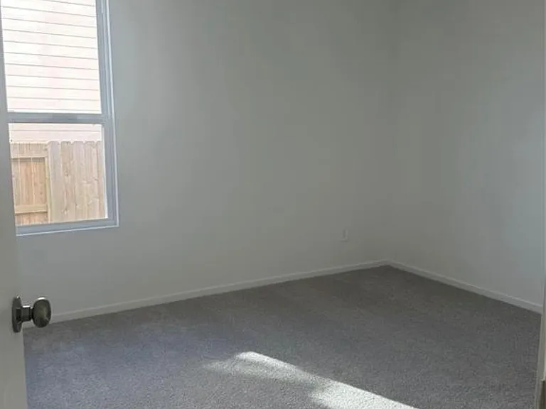 226 Draper Shadows Dr — Photo 13