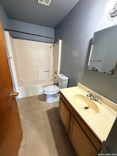 2 bed, 1.0 bath, 1600 sqft, $850 — Photo 3