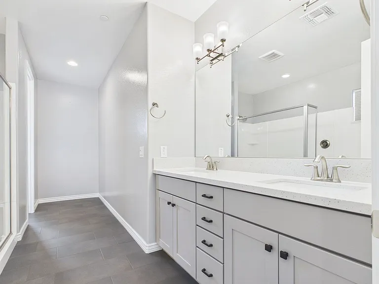 7001 E Portland St — Photo 34