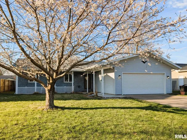 832 Magnolia Dr, Chatham, IL 62629