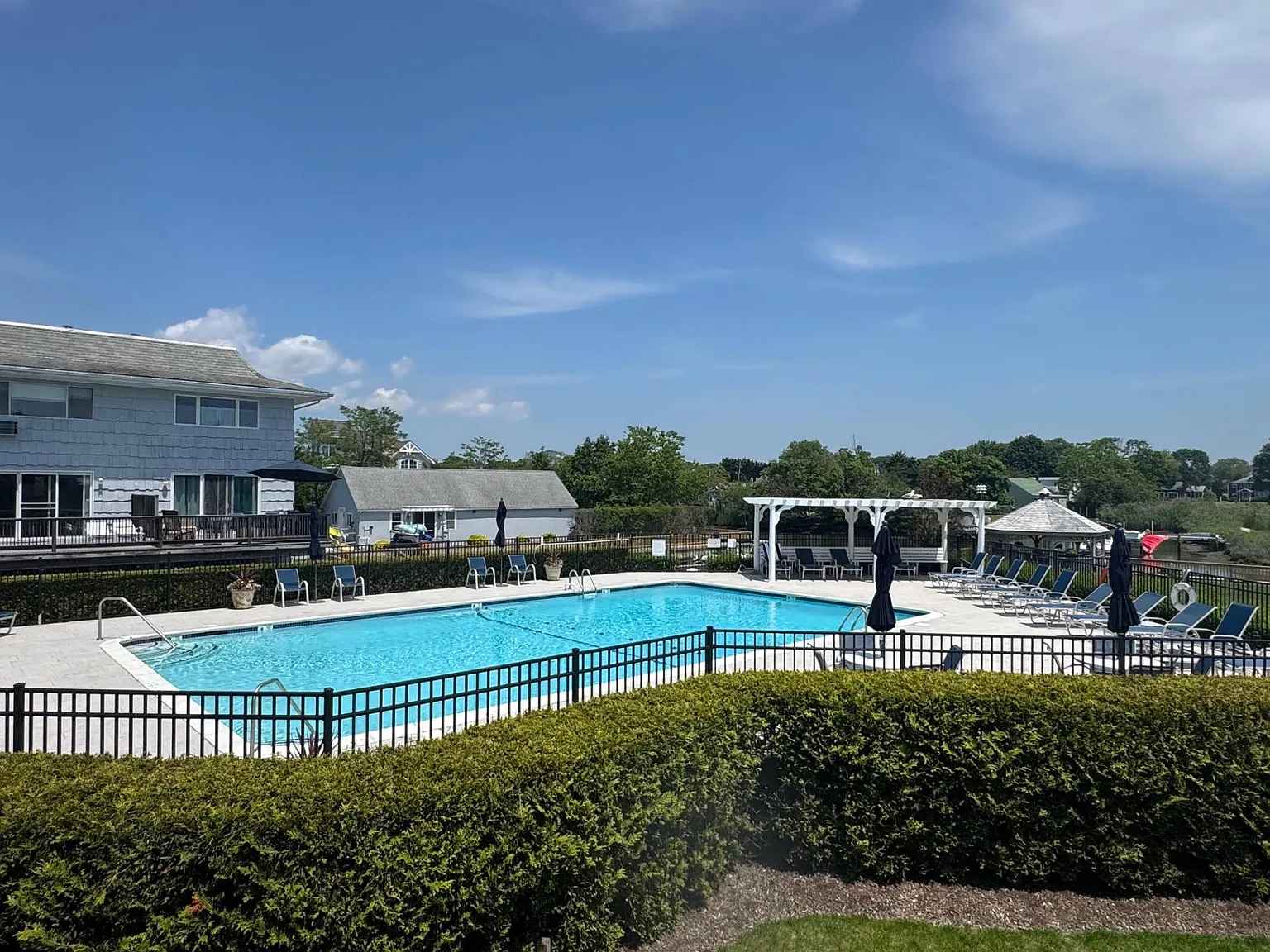 Westhampton Beach Waterfront Condo with Pool — Photo 3