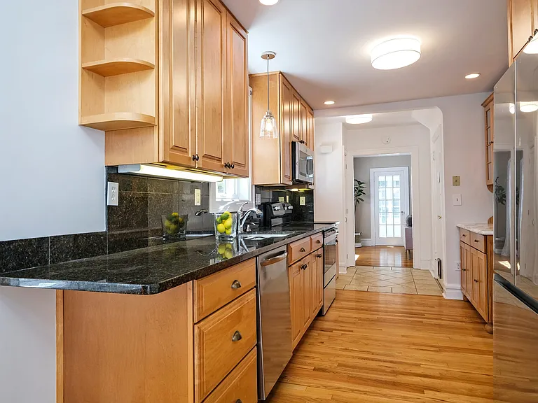 107 Lee Rd — Photo 8