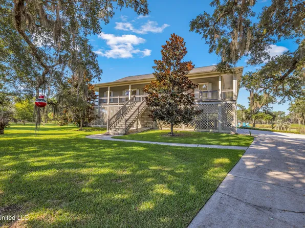 10125 Choctaw Dr, Bay Saint Louis, MS 39520