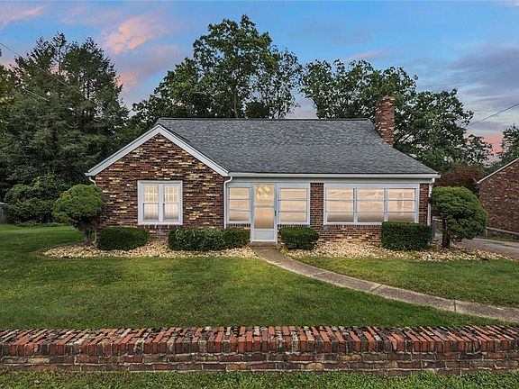 3rd image of 613 Ferne Dr