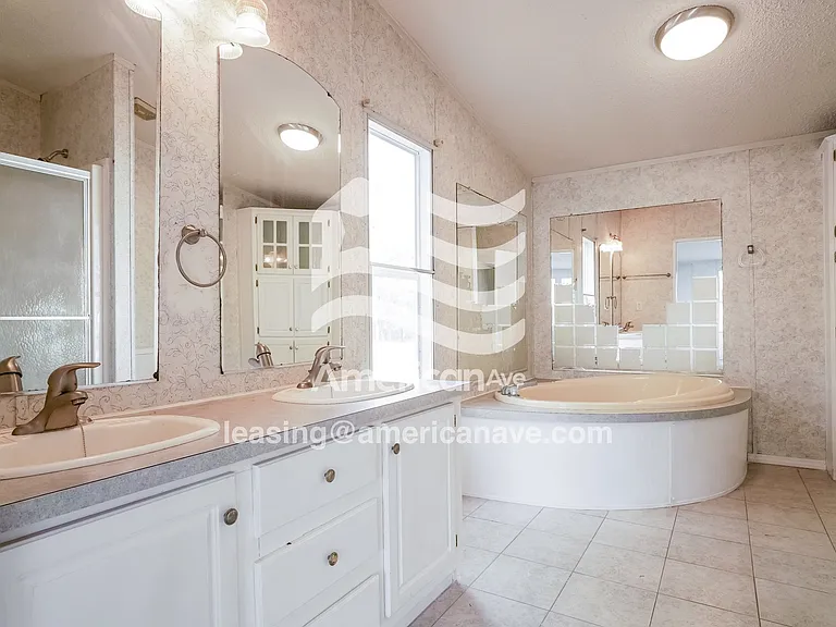 23451_011_main_bathroom_13643486.jpg