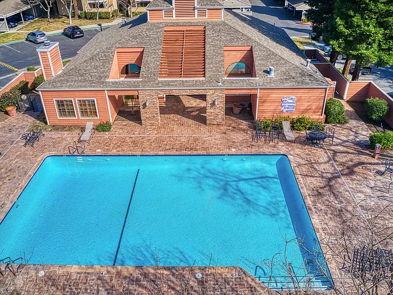 330 Eastridge Dr — Photo 5