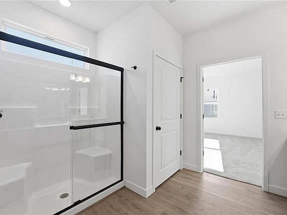 5th image of 20518 Newcastle St