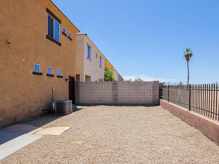 10320 W Devonshire Ave — Photo 17