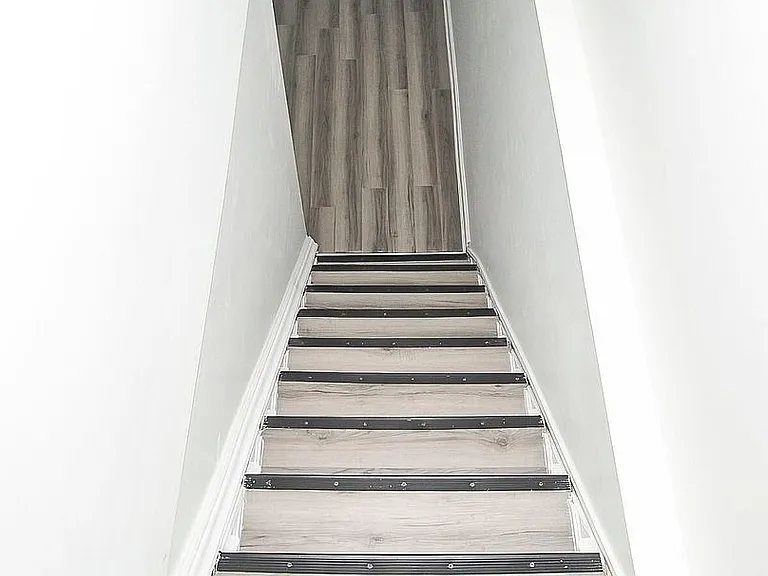 20 Somerset Ave E — Photo 32