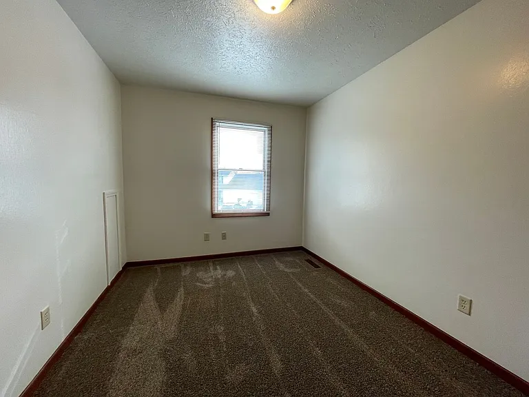 519 S Silverwood Ln #F — Photo 6
