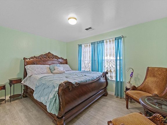 4th image of 4315 Serene Oak Dr