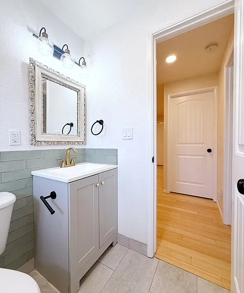 532 Claremont St #A — Photo 13