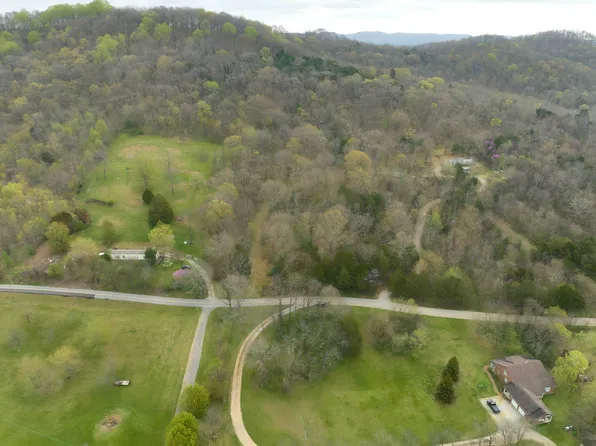 2480 Lick Creek Rd, Hartsville, TN 37074