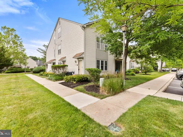 2402B Shurlock Ct, Mount Laurel, NJ 08054