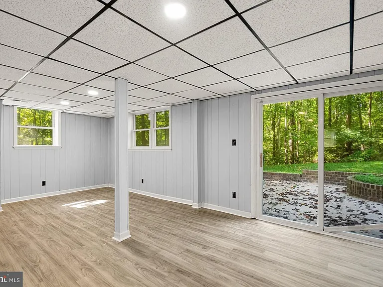 9409 Croom Acres Dr — Photo 24