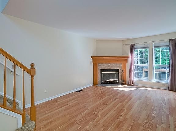 2nd image of 3133 Village Cir