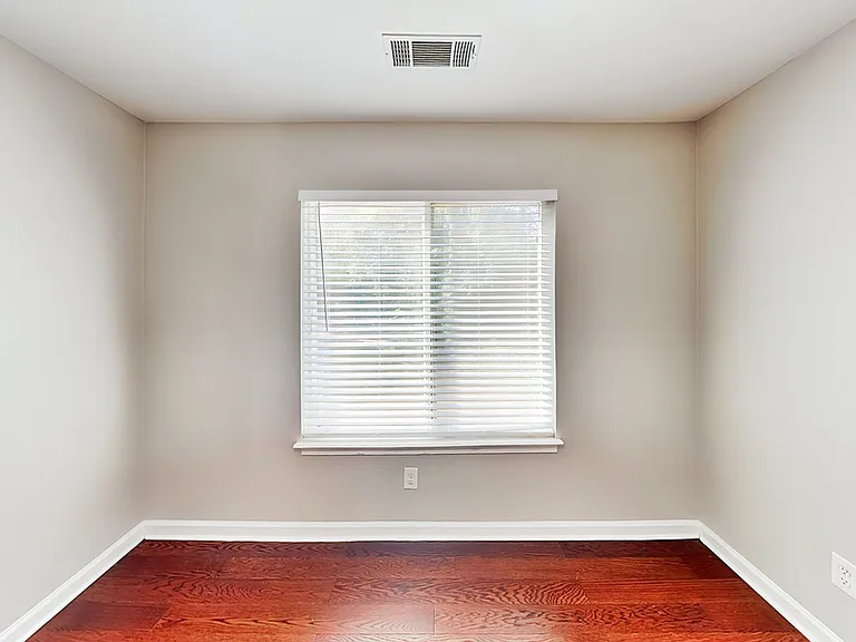 1020 Camelot Dr — Photo 14