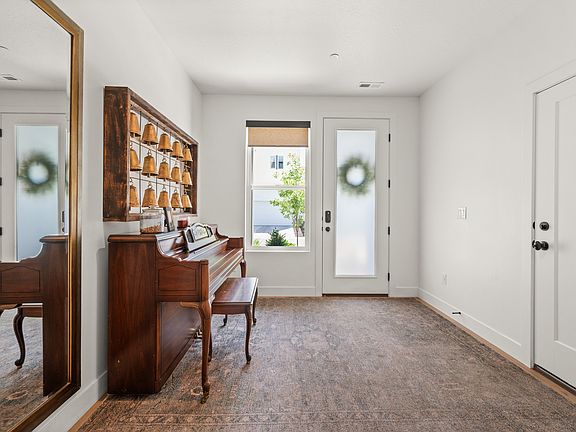 2nd image of 1498 W Aspen Ridge Ln #122