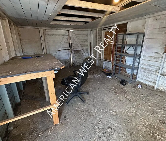 527 N Clark St — Photo 9