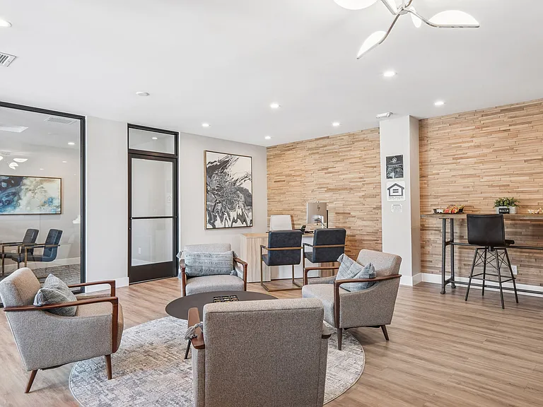 The Modern Apartments — Photo 19